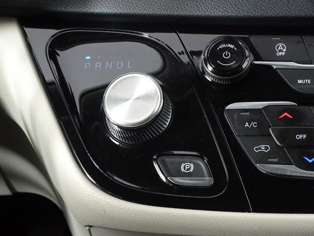 Used 2021 Chrysler Voyager L FWD image 35