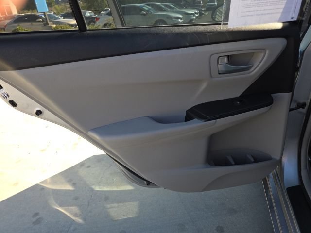 Used 2017 Toyota Camry LE FWD image 16