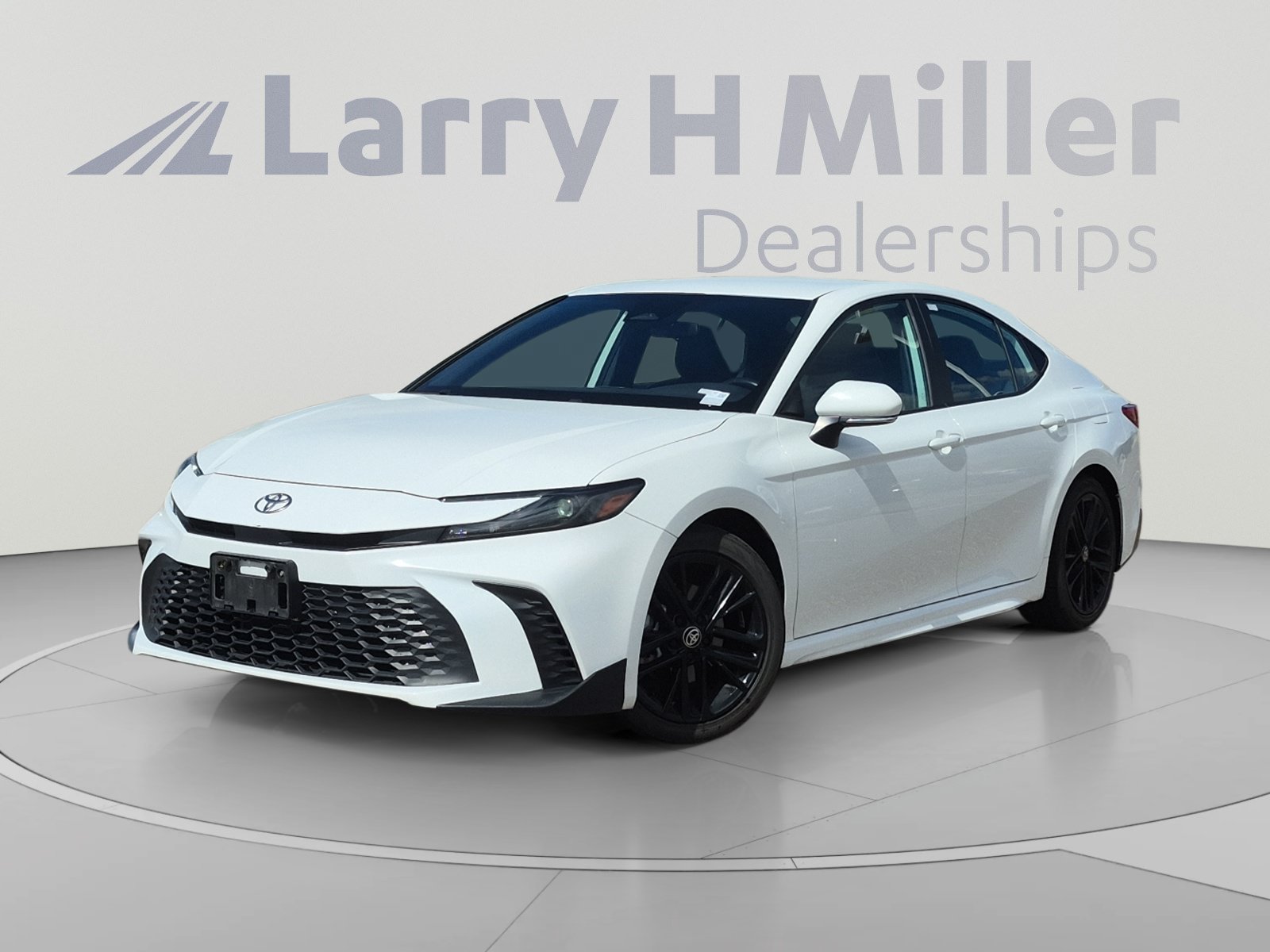 Used 2025 Toyota Camry SE FWD image 1