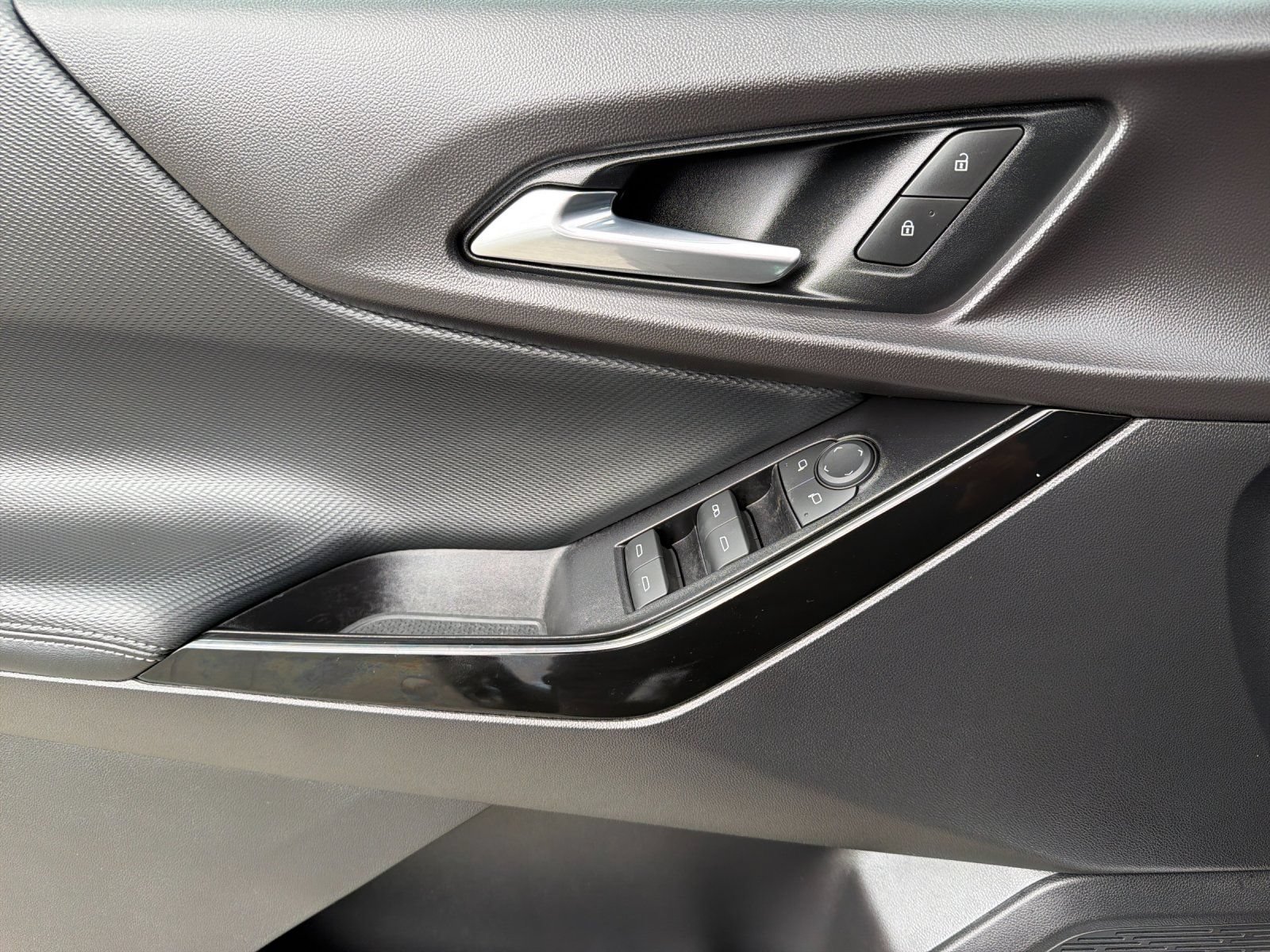 New 2027 Chevrolet Equinox LT FWD image 10
