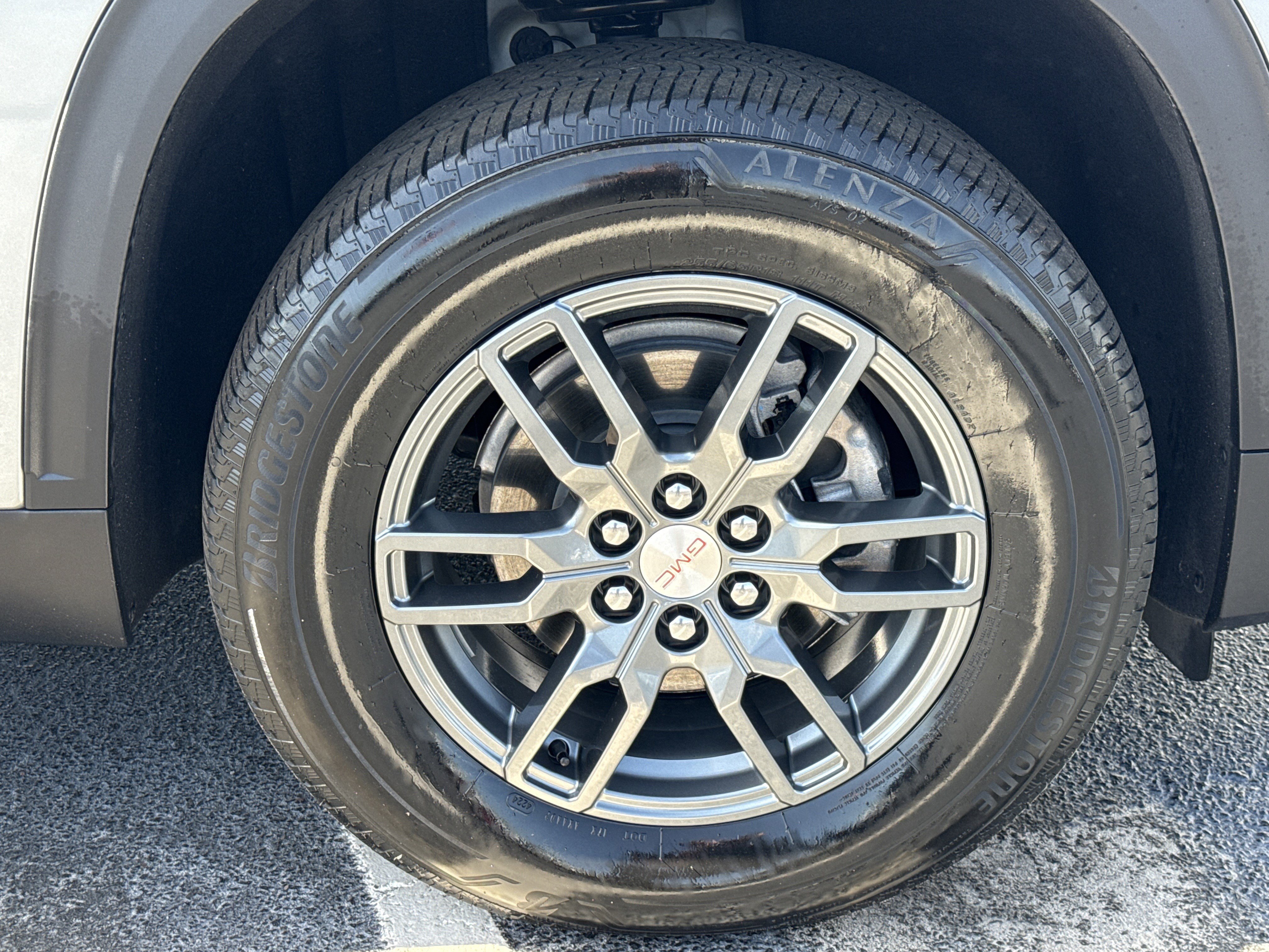 Used 2025 GMC Acadia Elevation image 24