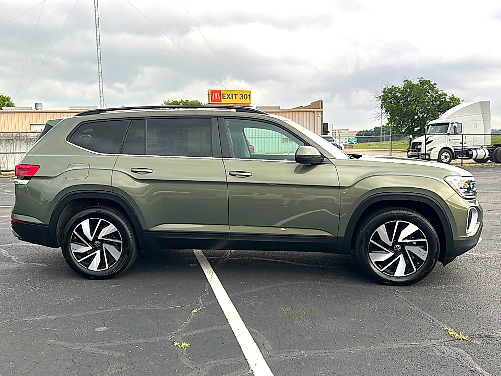 Used 2026 Volkswagen Atlas SE AWD/4WD image 9