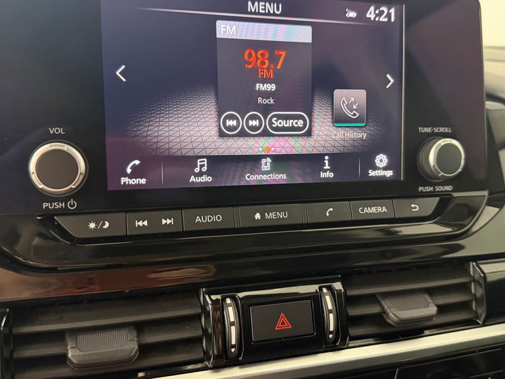 Used 2023 Nissan Pathfinder SV image 23