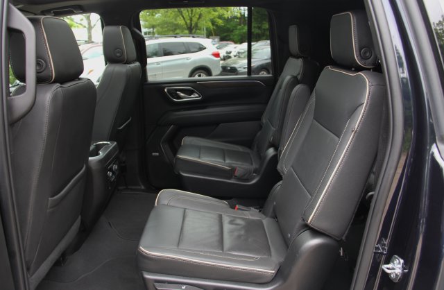 Used 2023 Chevrolet Suburban Premier AWD/4WD image 35