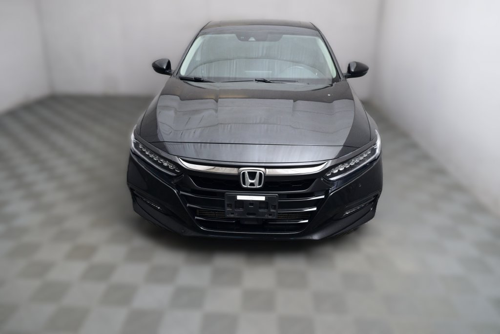 Used 2018 Honda Accord Touring image 2