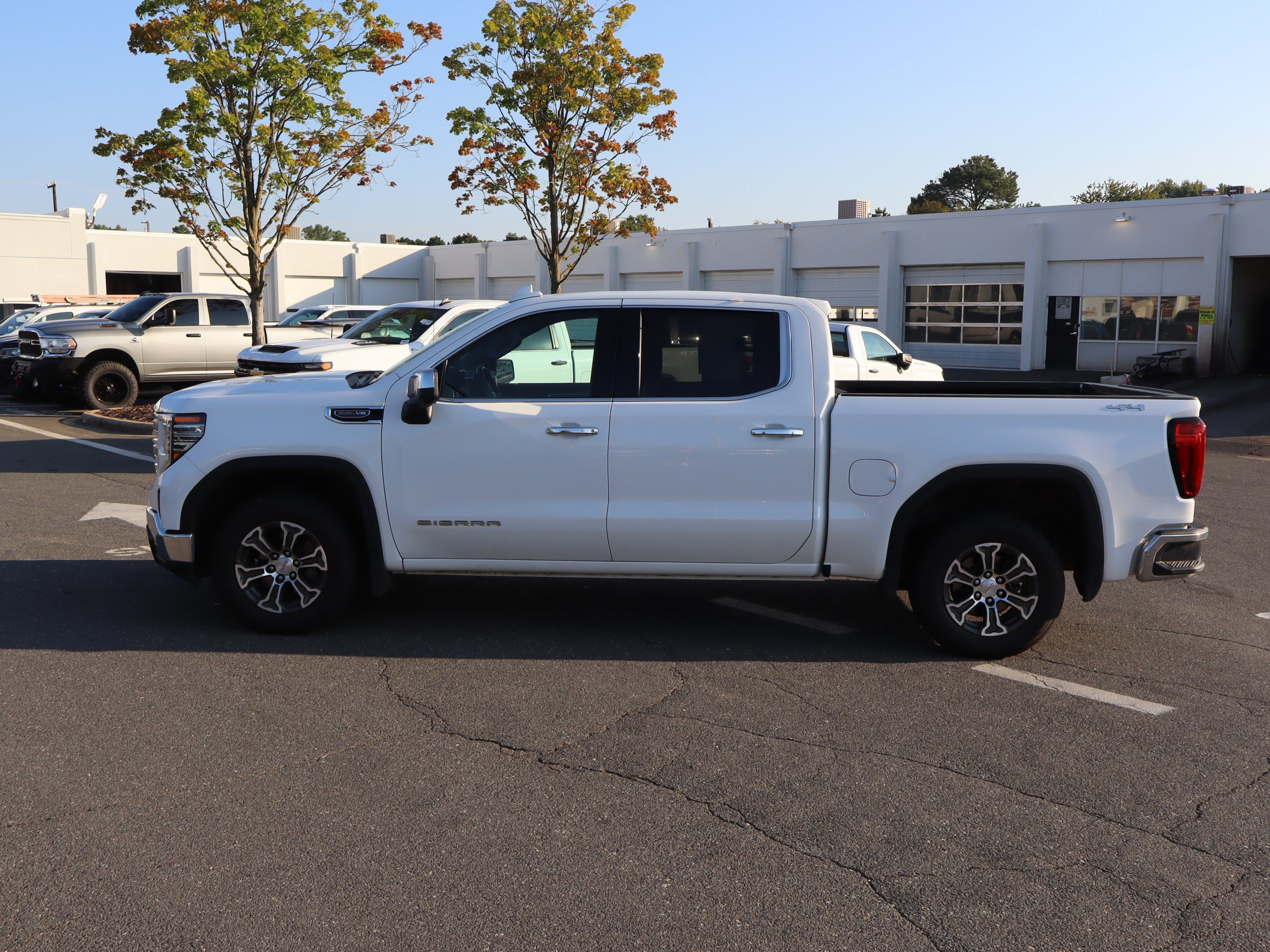Used 2025 GMC Sierra 1500 SLT AWD/4WD image 7