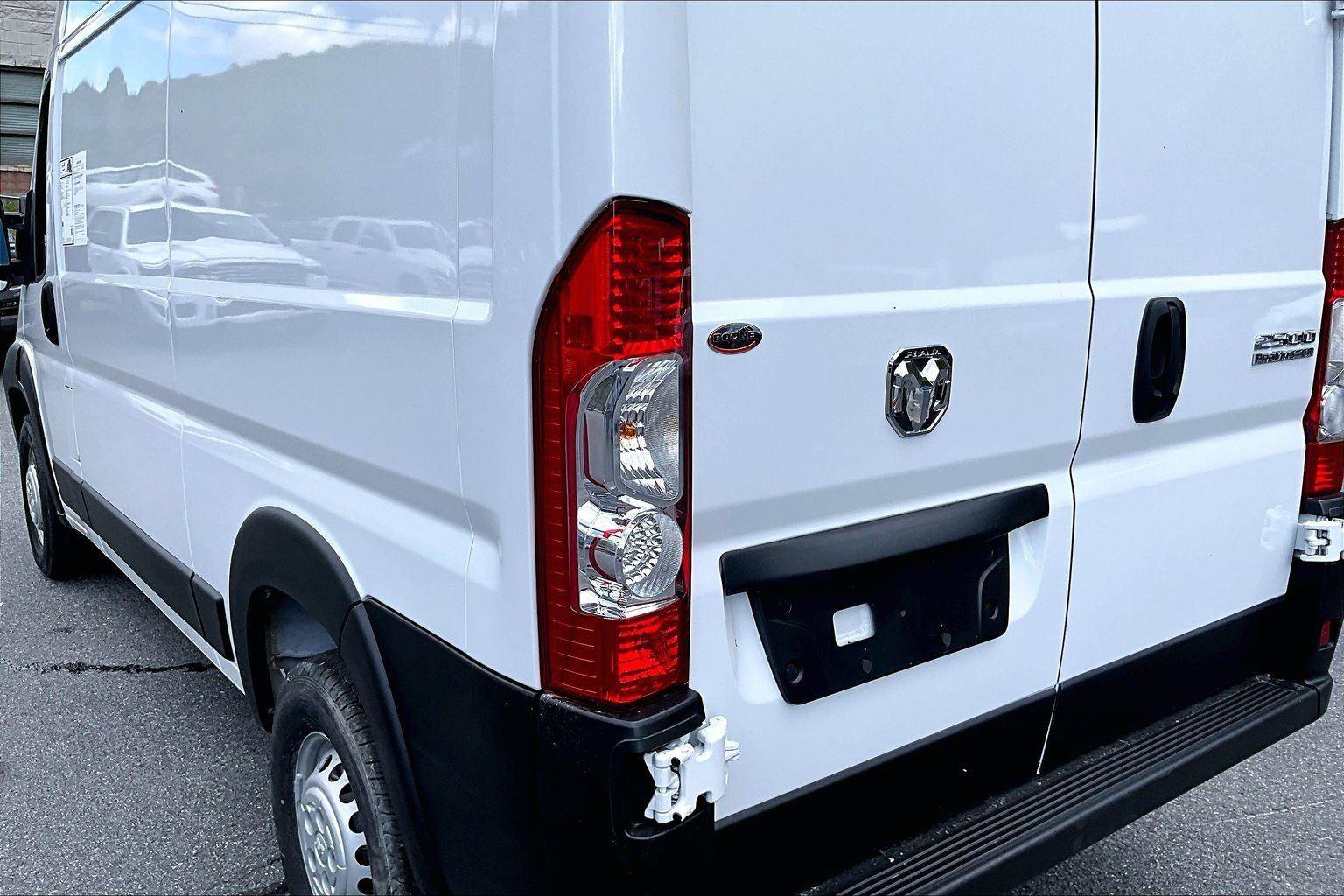 Used 2025 RAM ProMaster 2500 w/ Convenience Group FWD image 30