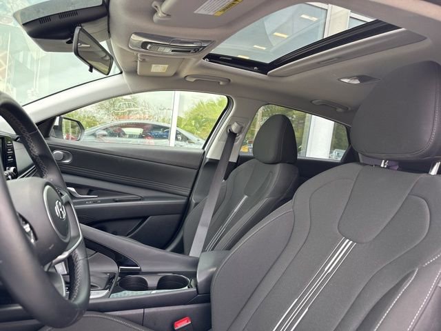 Used 2021 Hyundai Elantra SEL w/ Convenience + Premium Package image 13