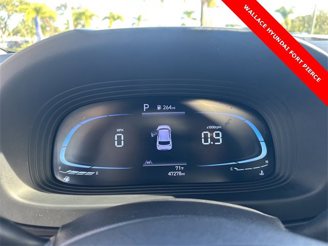 Used 2023 Hyundai Venue SEL image 21