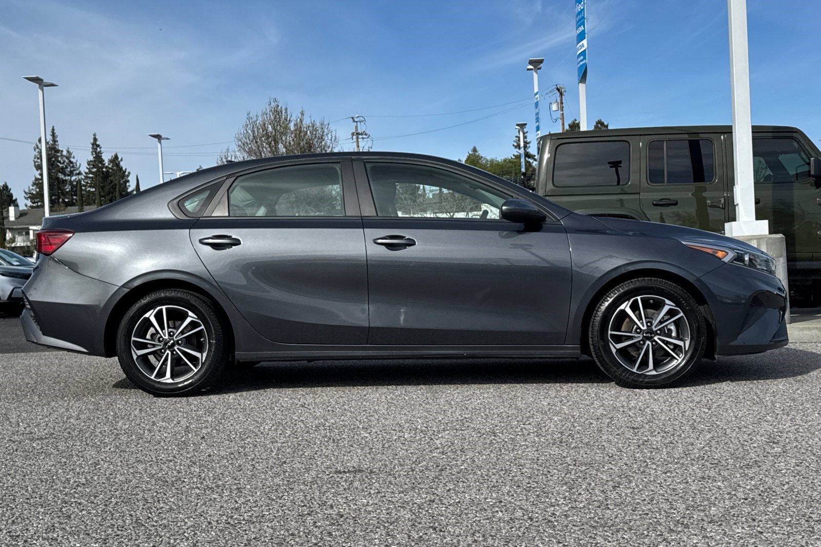 Used 2022 Kia Forte LXS FWD image 7