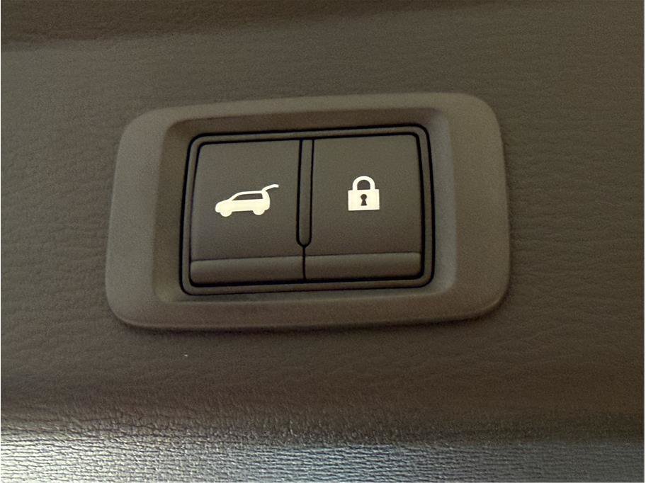 Used 2025 Mitsubishi Outlander 4WD Plug-In Hybrid image 30