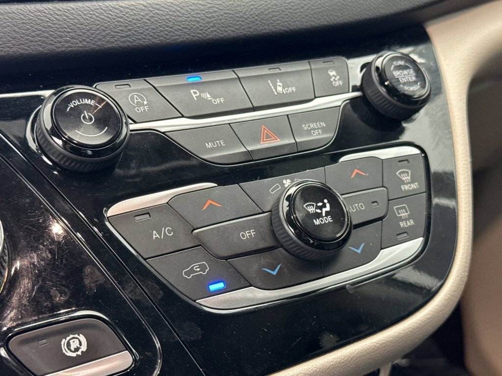 Used 2022 Chrysler Pacifica Touring-L FWD image 20