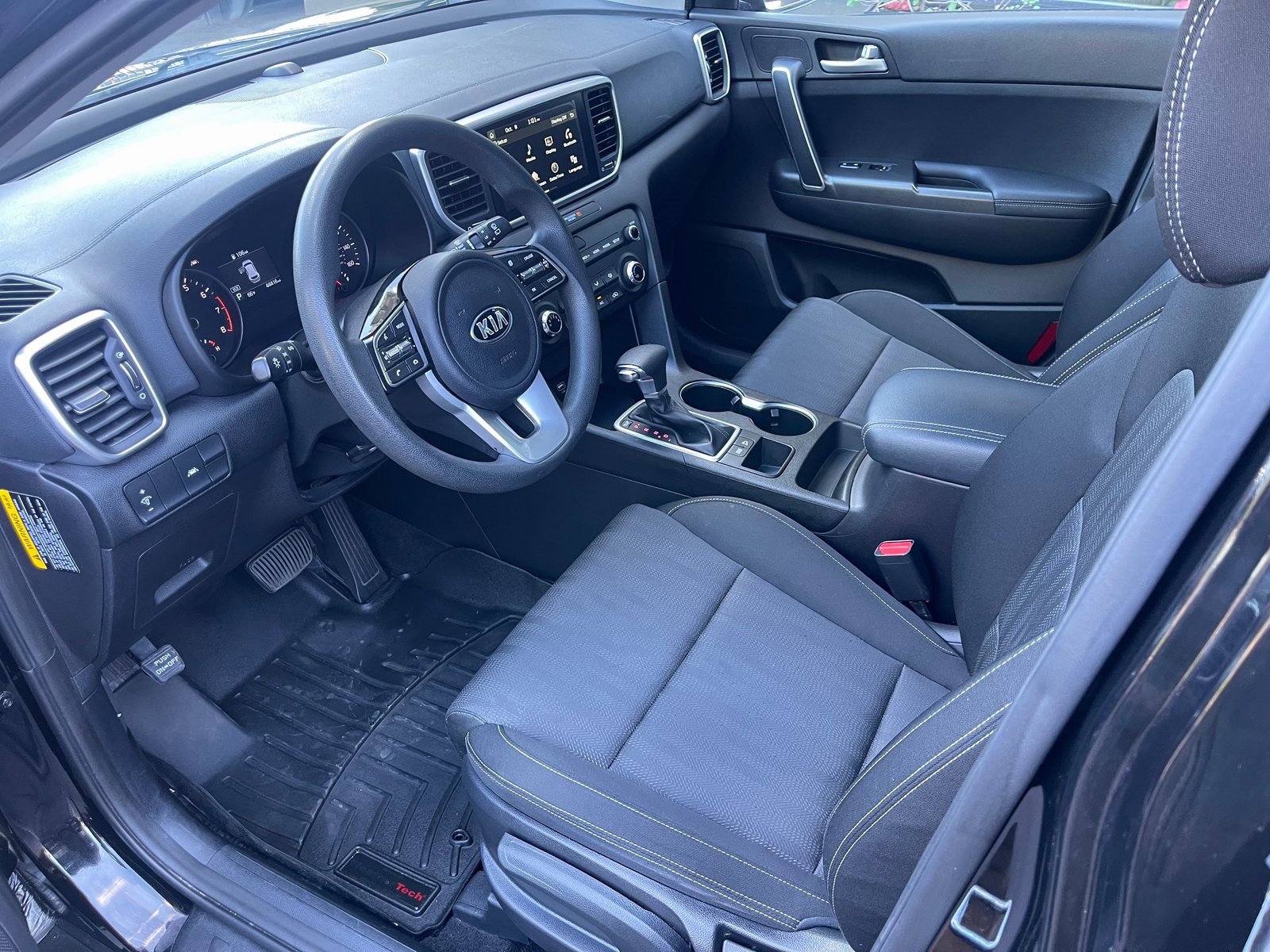 Used 2020 Kia Sportage LX image 12