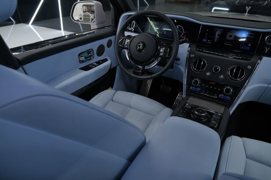 Used 2025 Rolls-Royce Cullinan AWD/4WD image 54