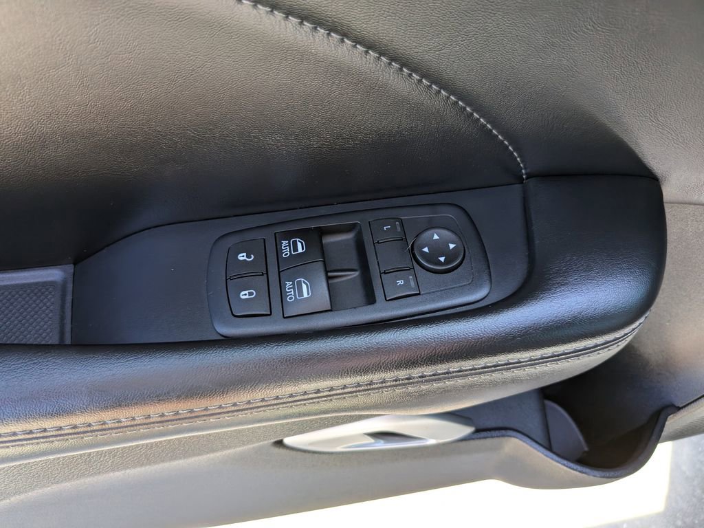 Used 2016 Dodge Challenger R/T Scat Pack RWD image 21