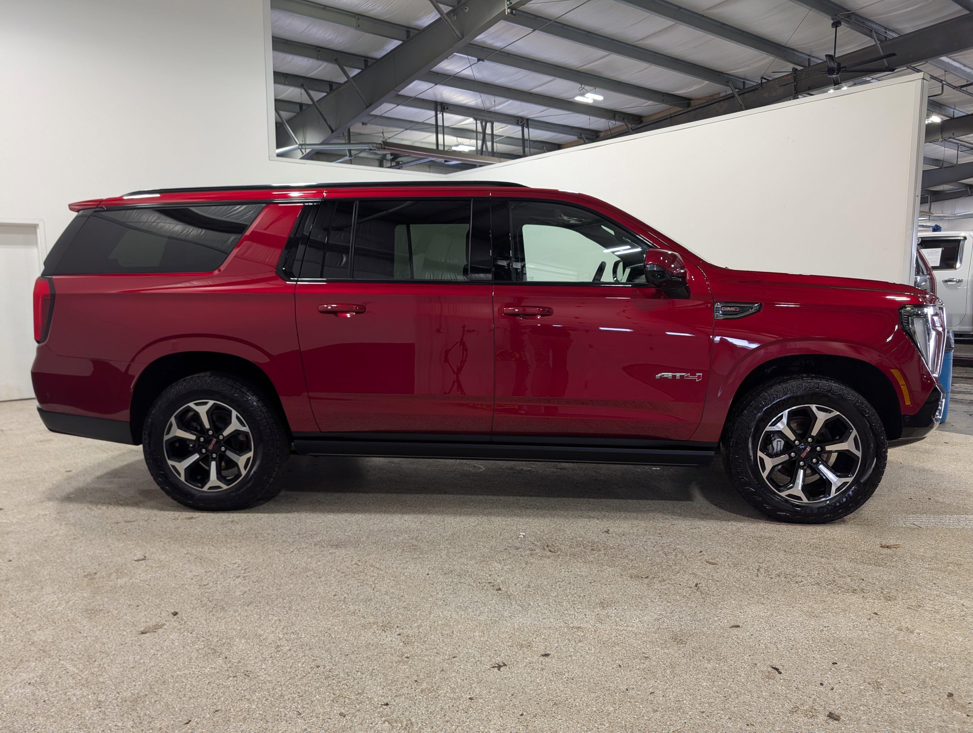 Used 2025 GMC Yukon XL AT4 w/ AT4 Premium Package AWD/4WD image 2