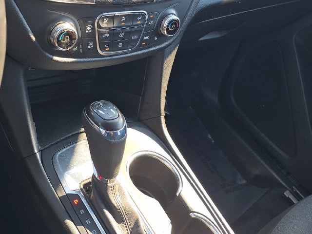 Used 2020 Chevrolet Equinox LT w/ Driver Convenience Package FWD image 29