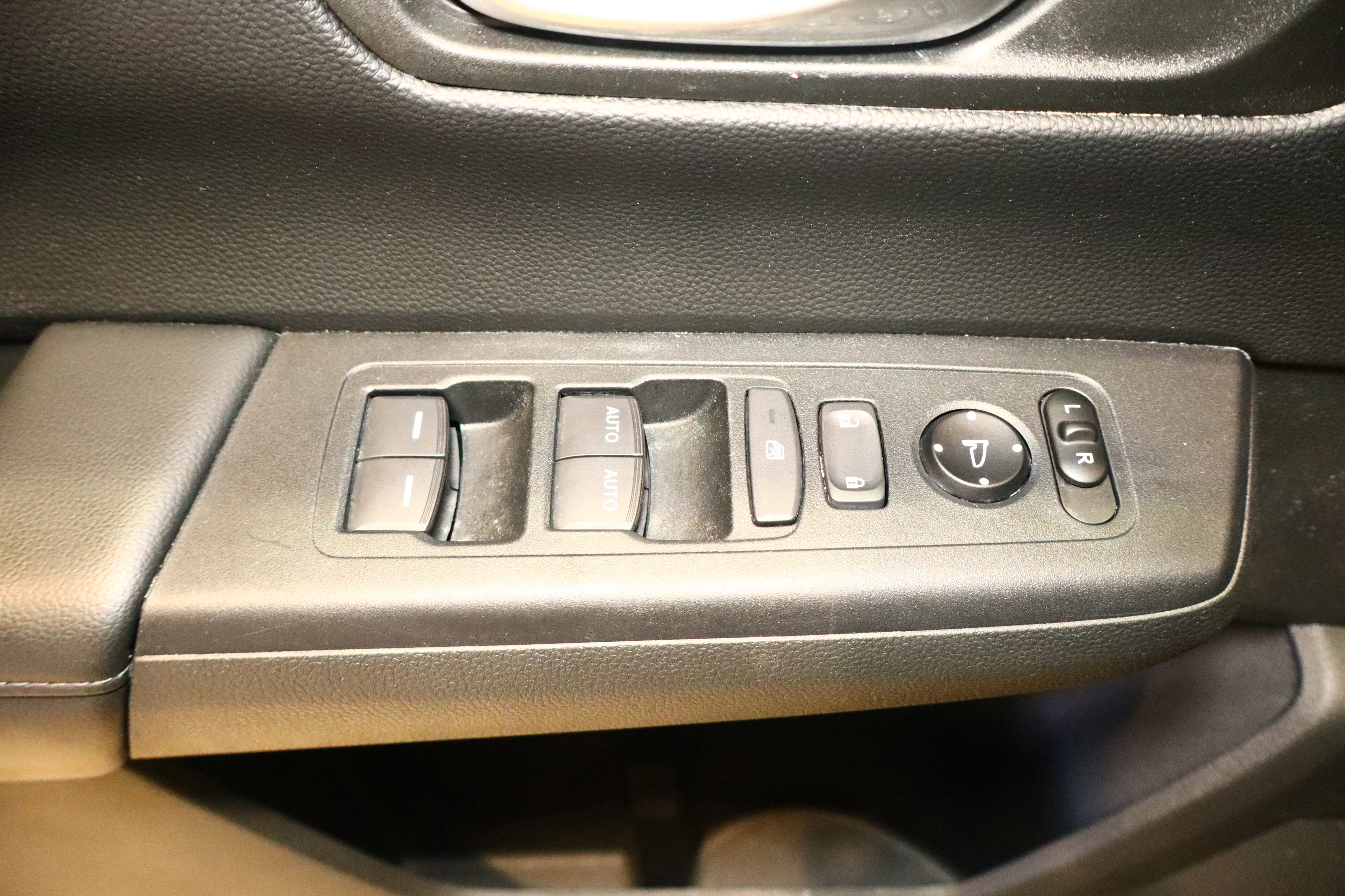 Used 2023 Honda CR-V EX image 37