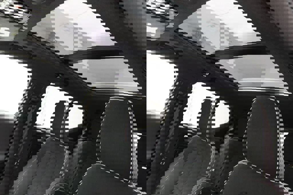 Used 2025 Volvo XC40 B5 Plus image 20