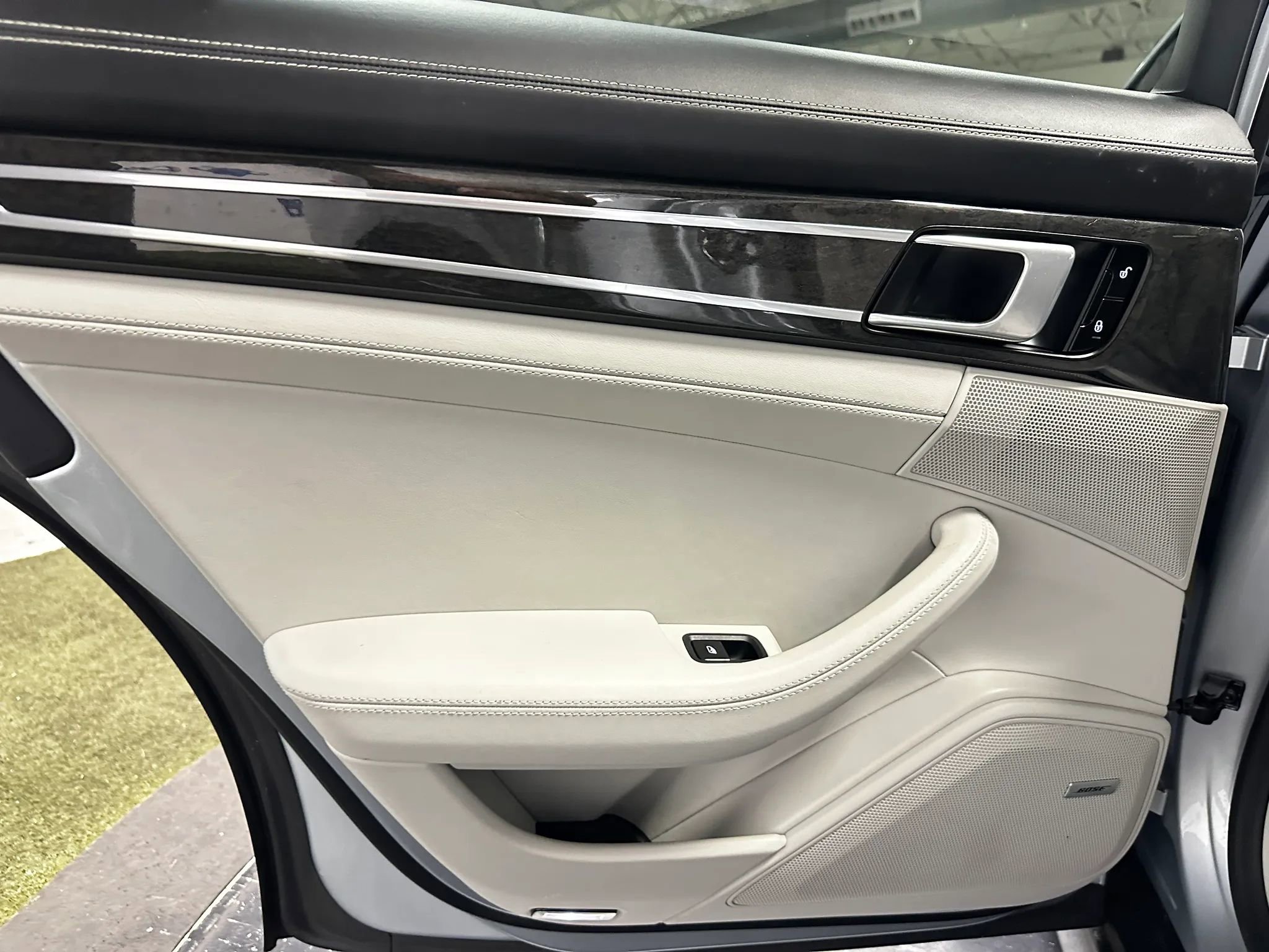 Used 2018 Porsche Panamera 4 w/ Premium Package Plus AWD/4WD image 16