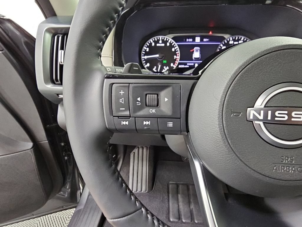 Used 2025 Nissan Pathfinder SL FWD image 24