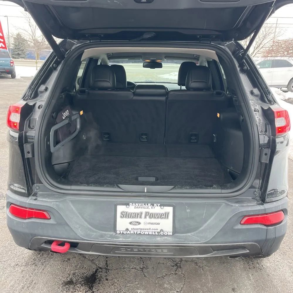 Used 2017 Jeep Cherokee Trailhawk image 12