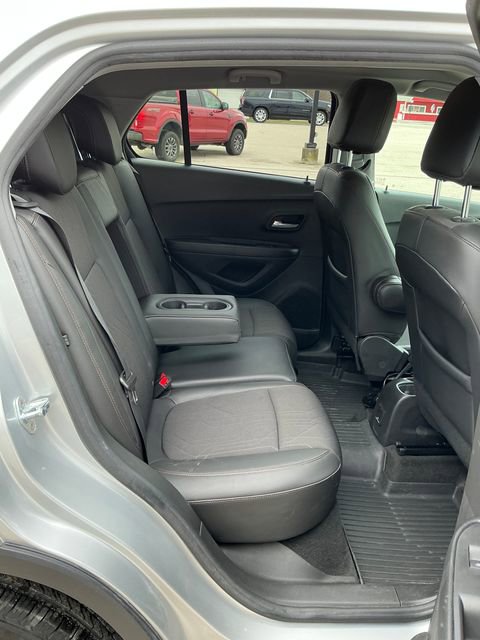Used 2022 Chevrolet Trax LT w/ LT Convenience Package image 13