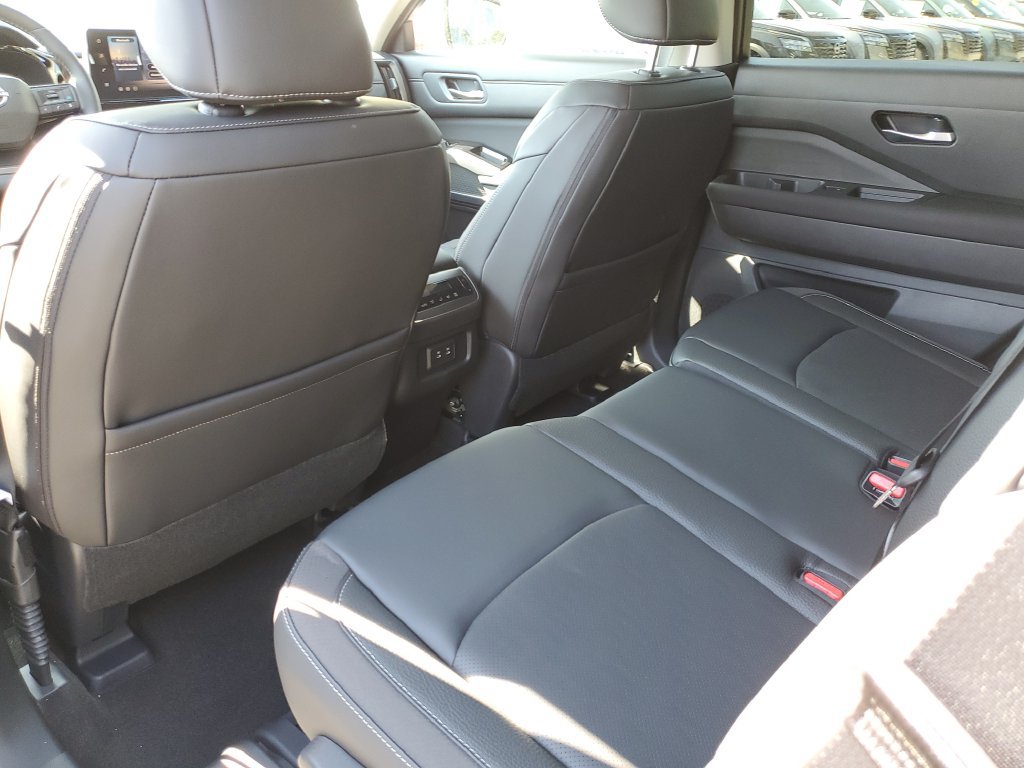 New 2026 Nissan Pathfinder SL FWD image 16