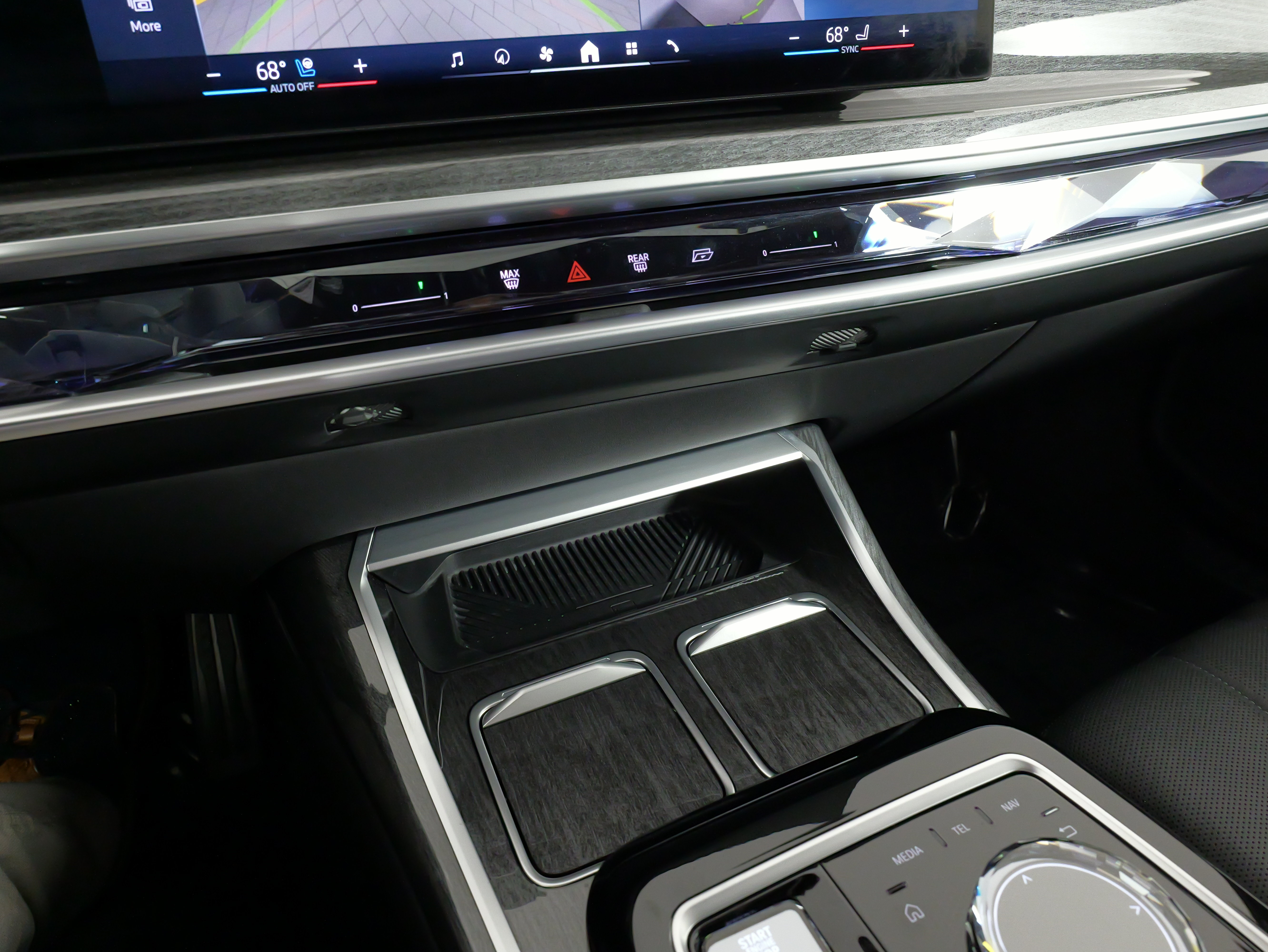 Used 2023 BMW 740i w/ Executive Package RWD image 60