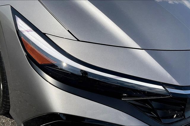 New 2025 Hyundai Elantra Limited image 31