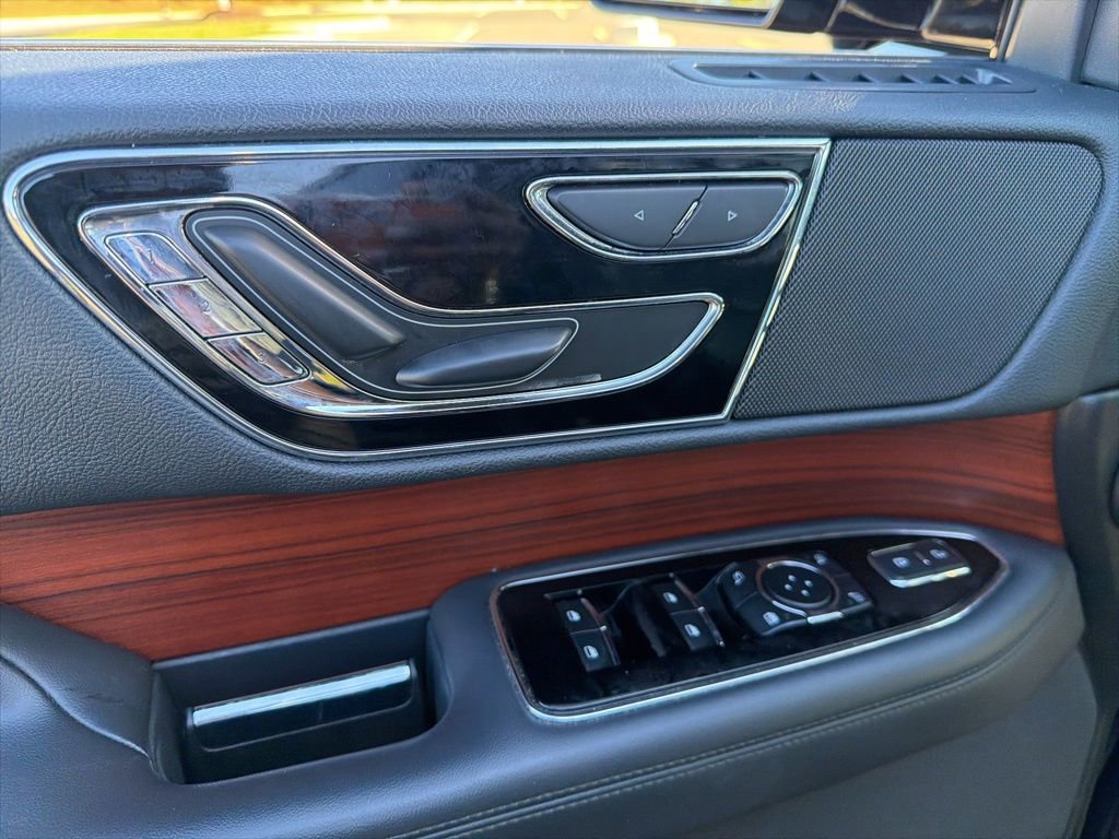 Used 2024 Lincoln Navigator L 4WD image 31