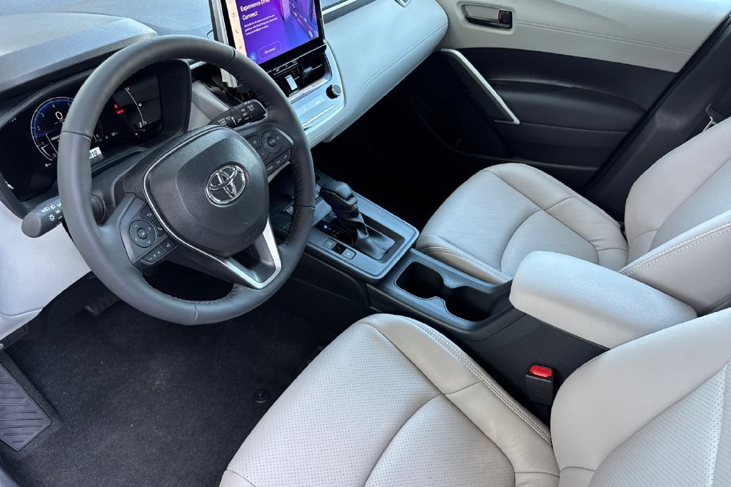 New 2026 Toyota Corolla Cross LE w/ Moonroof Package AWD/4WD image 7