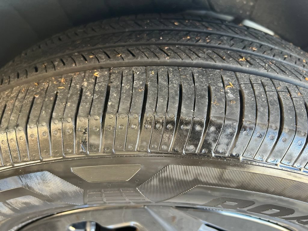 Certified 2025 Kia Carnival FWD image 40