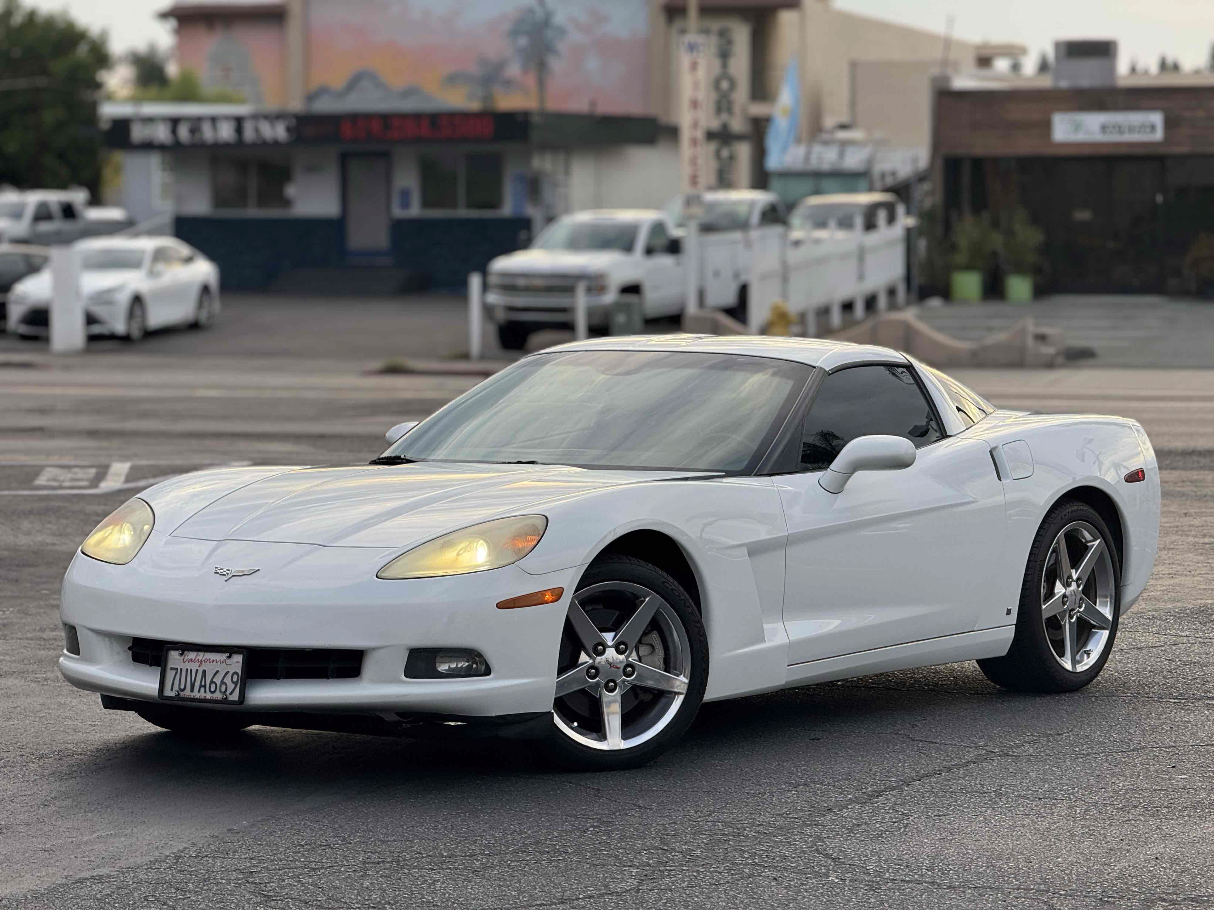 Used 2007 Chevrolet Corvette Coupe w/ Preferred Equipment Group RWD image 2