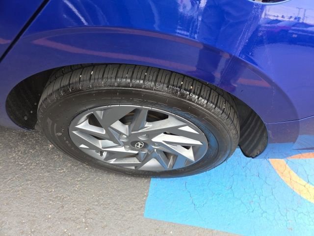 Used 2024 Hyundai Elantra SEL image 5