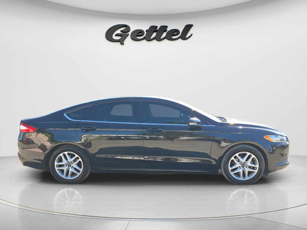 Used 2015 Ford Fusion SE FWD image 3