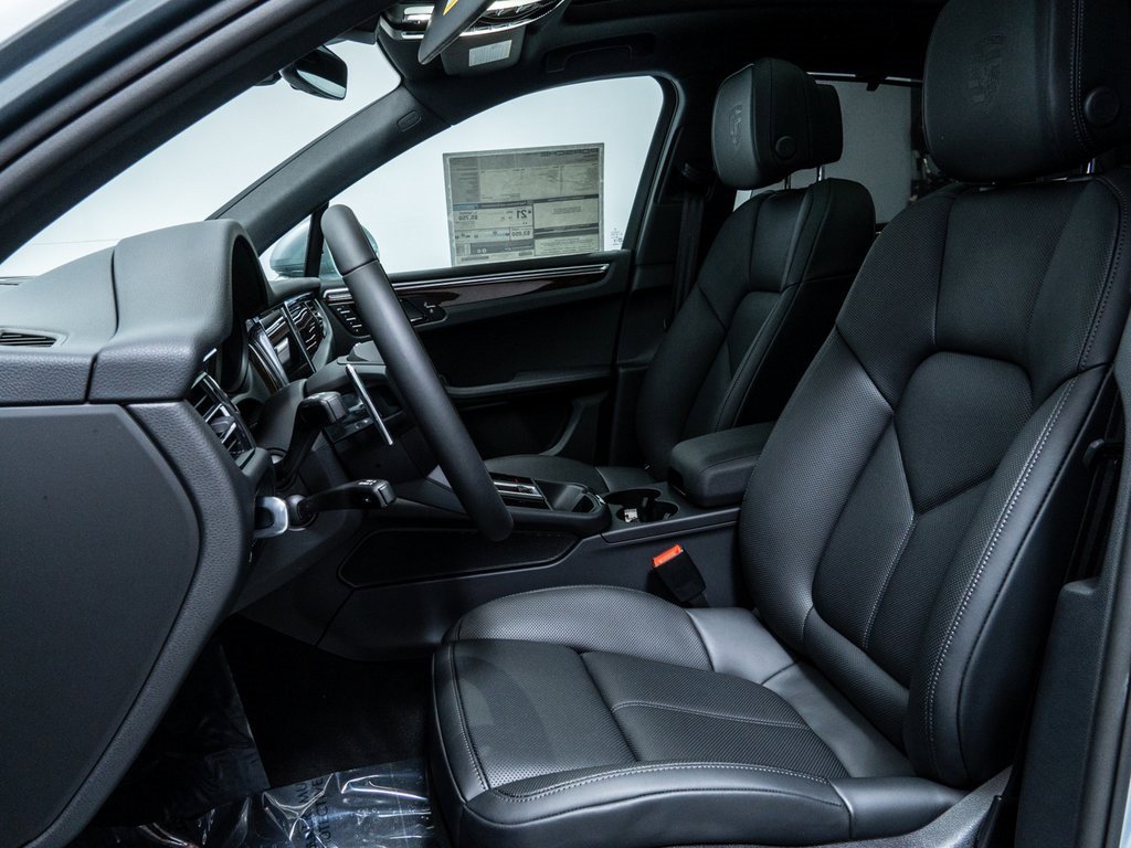 Used 2025 Porsche Macan image 5