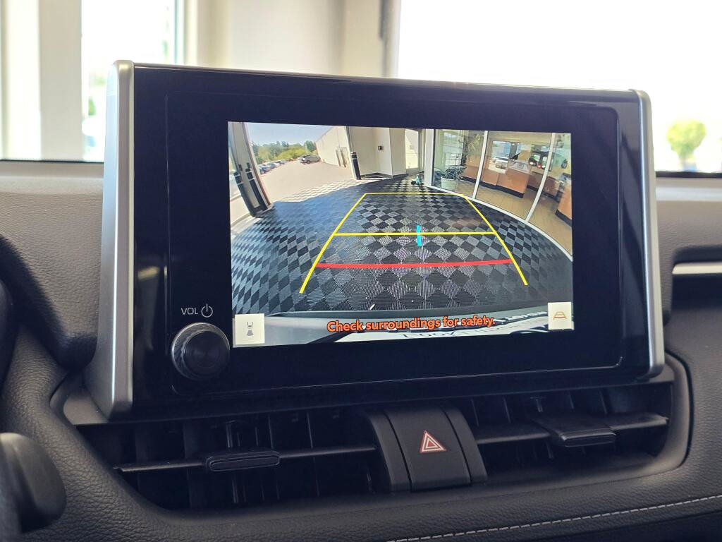 Used 2025 Toyota RAV4 XLE AWD/4WD image 27