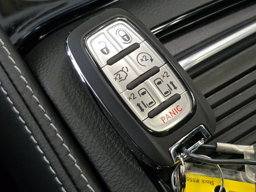 New 2026 Chrysler Pacifica Limited w/ Uconnect Theater Family Group FWD image 12