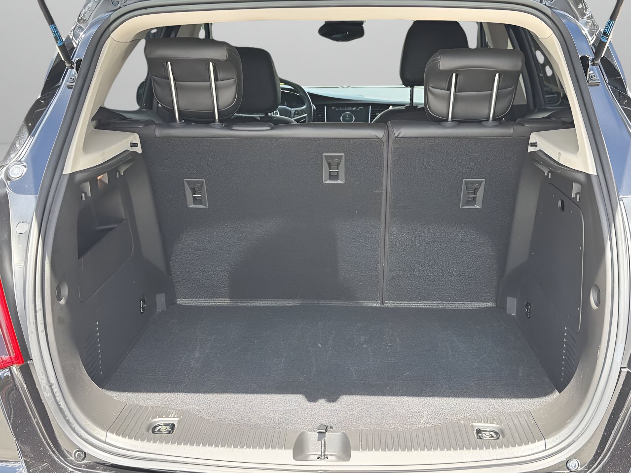 Used 2020 Buick Encore Essence FWD image 7