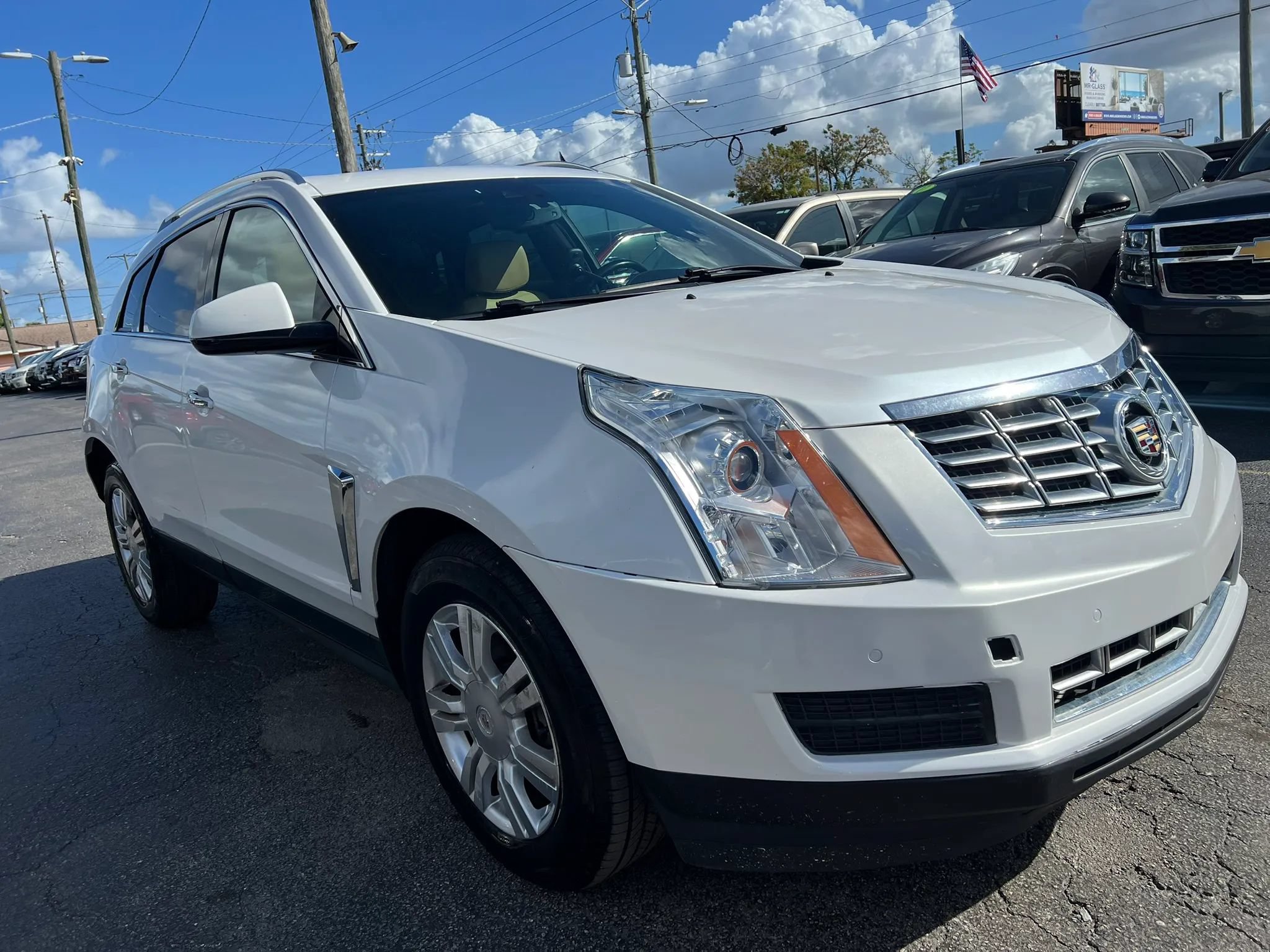 Used 2014 Cadillac SRX Luxury w/ Driver Awareness Package AWD/4WD image 4