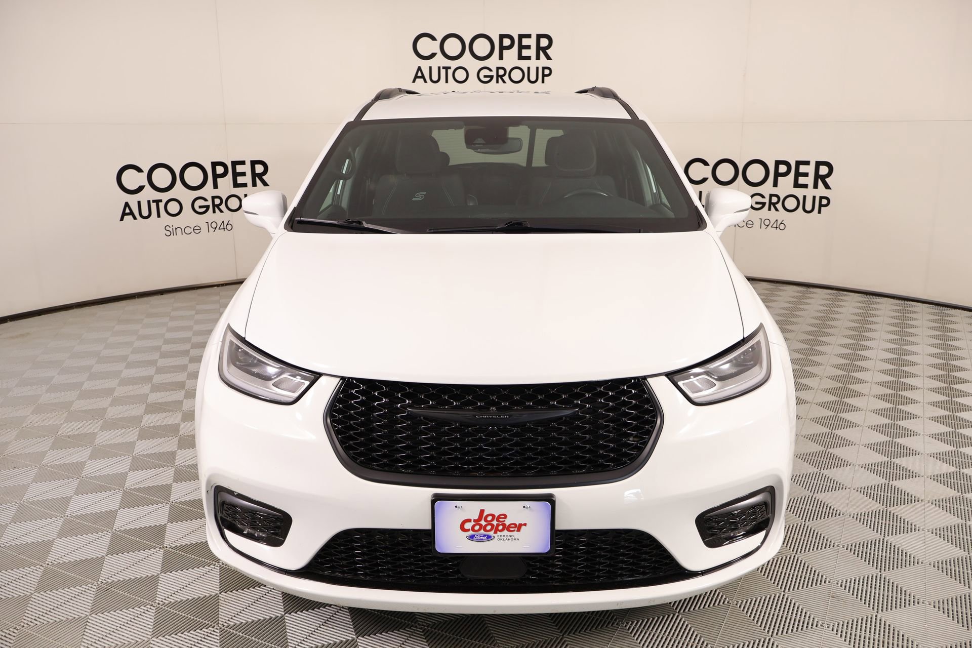 Used 2021 Chrysler Pacifica Touring w/ S Appearance Package image 9