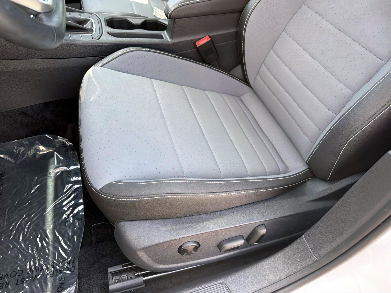 Used 2025 Volkswagen Jetta SE image 18