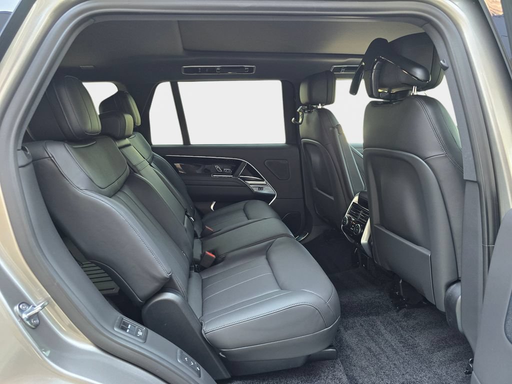 New 2026 Land Rover Range Rover Long Wheelbase SE AWD/4WD image 11