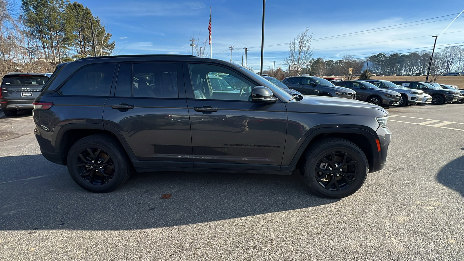 Used 2024 Jeep Grand Cherokee Altitude image 7