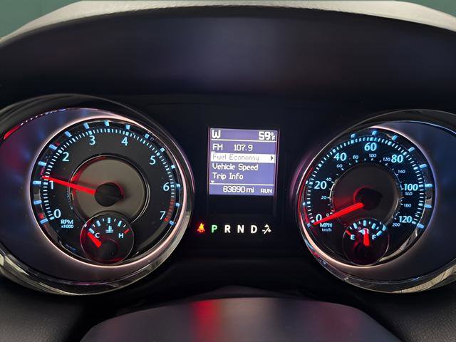 Used 2016 Chrysler Town & Country Touring FWD image 17