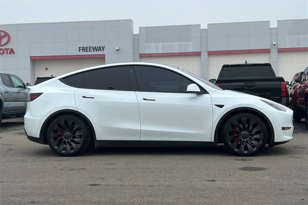 Used 2023 Tesla Model Y Performance image 3