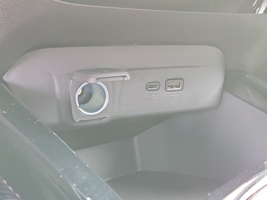 Used 2025 Chevrolet Trax LT w/ LT Convenience Package FWD image 24