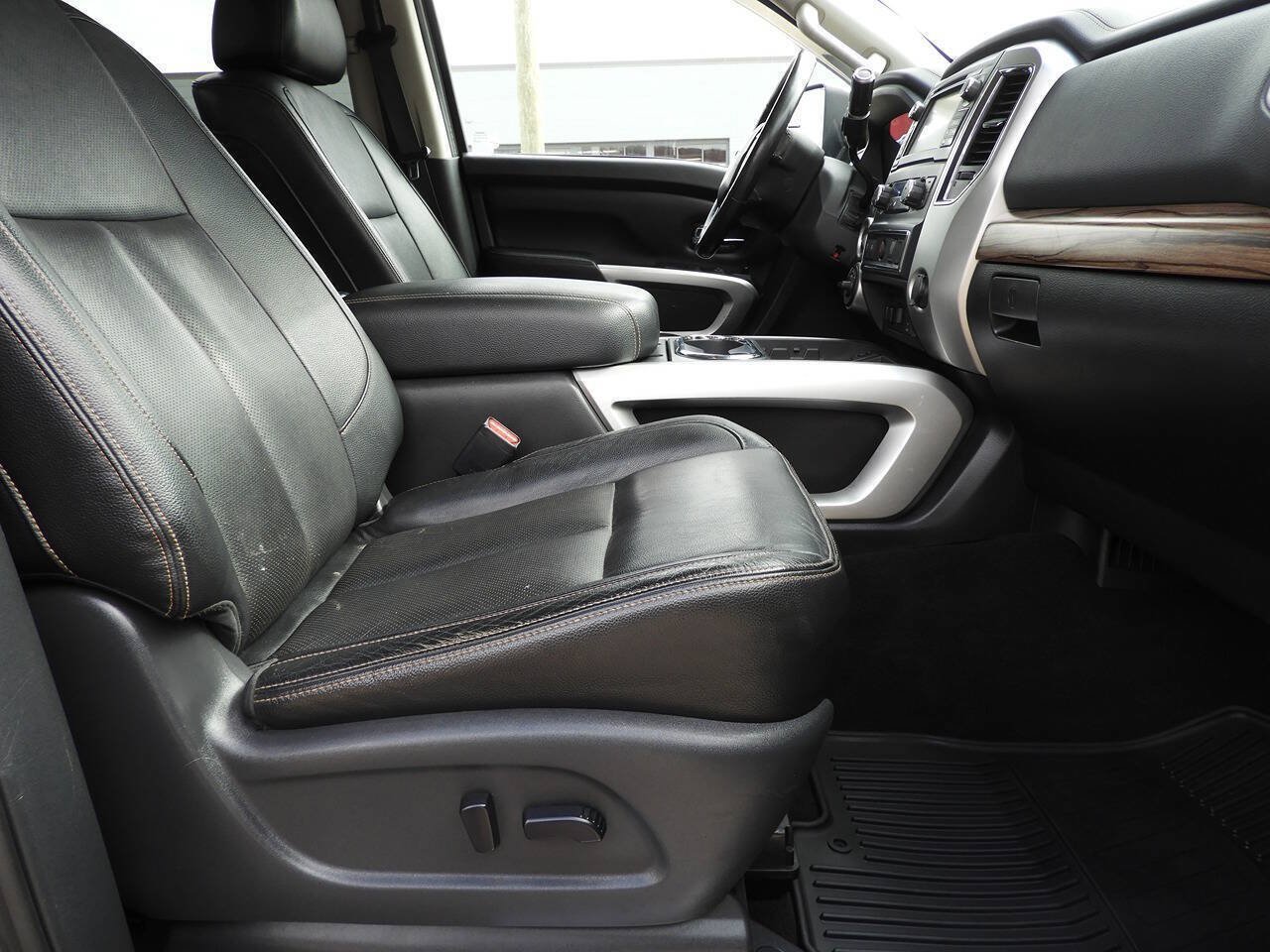 Used 2018 Nissan Titan SL w/ Chrome Package AWD/4WD image 29