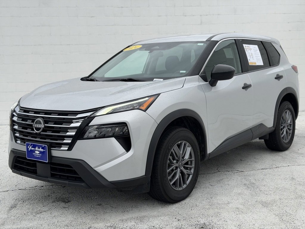 Used 2024 Nissan Rogue S image 4